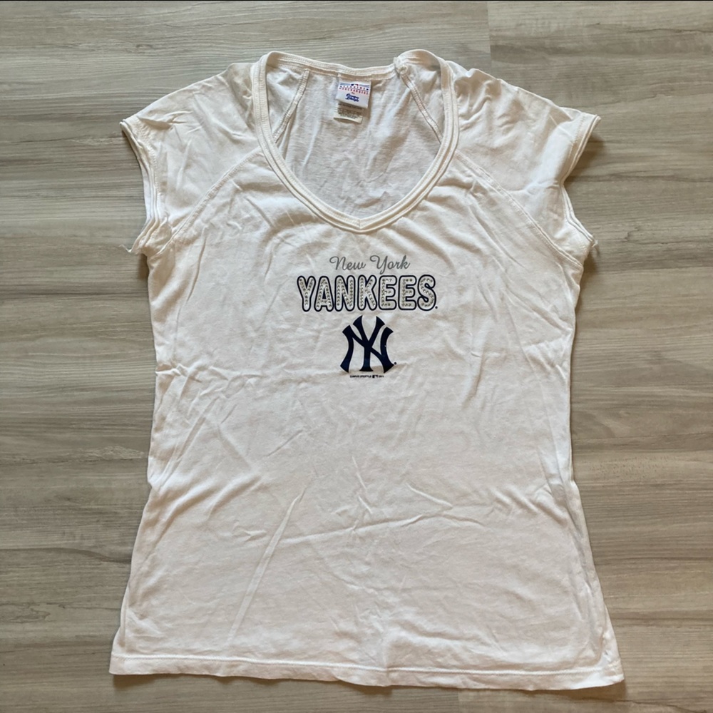 Womens white NY Yankee t-shirt size XL